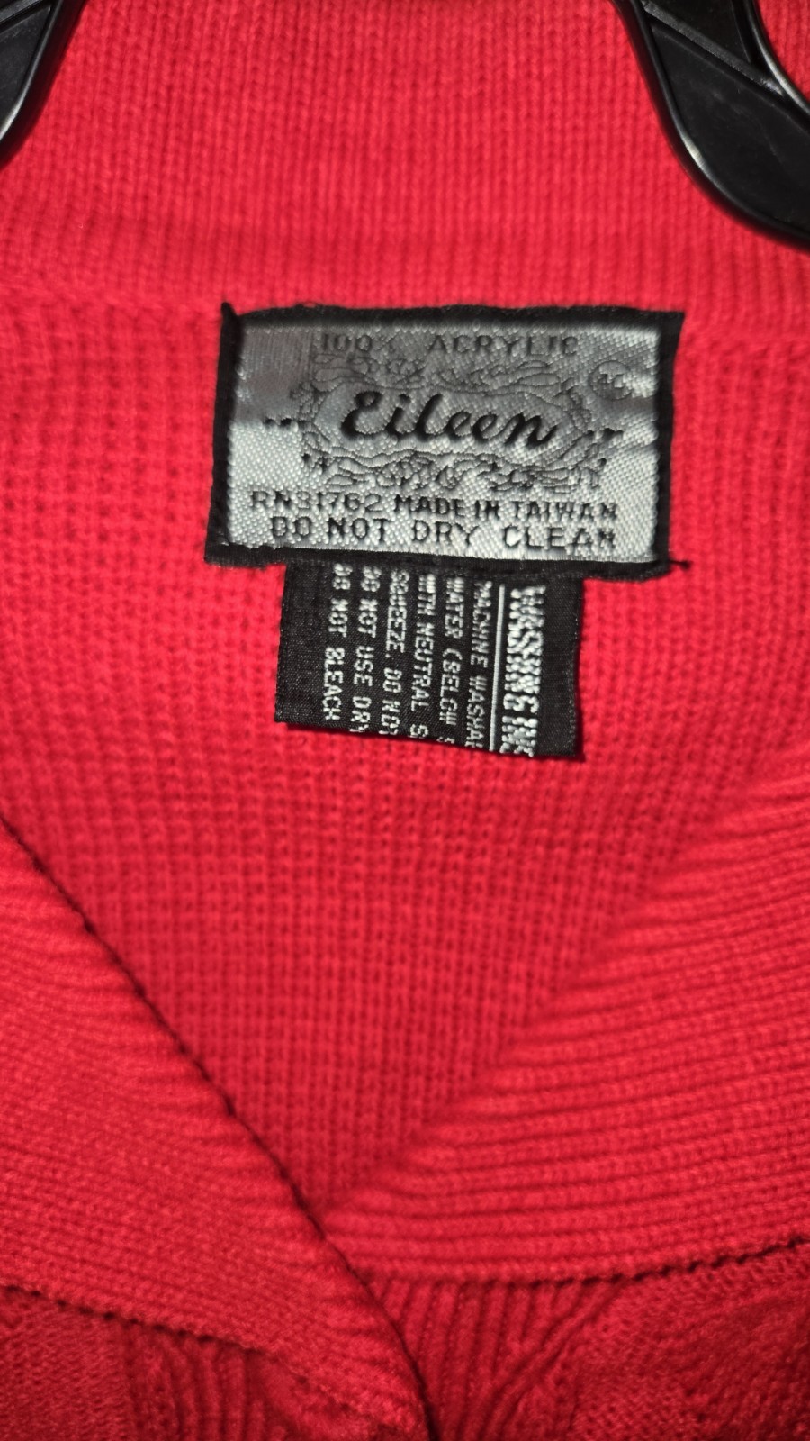 Eileen Women’s S/M Classic Red Collared Cable Knit Cardigan Button Sweater