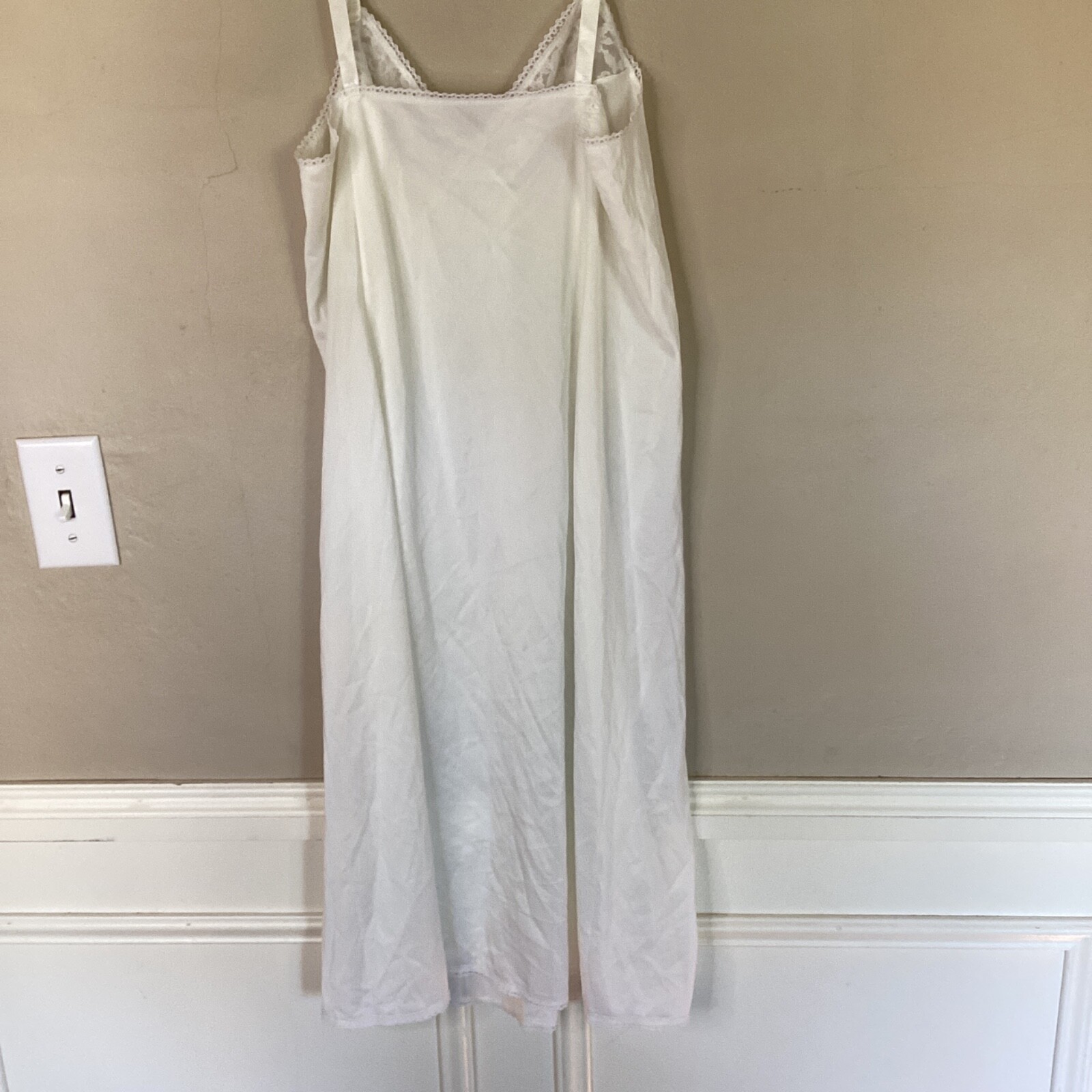 Sears THE-DOESN’T-SLIP Vintage 1960s Non-Cling Nylon Lace 36 Average
