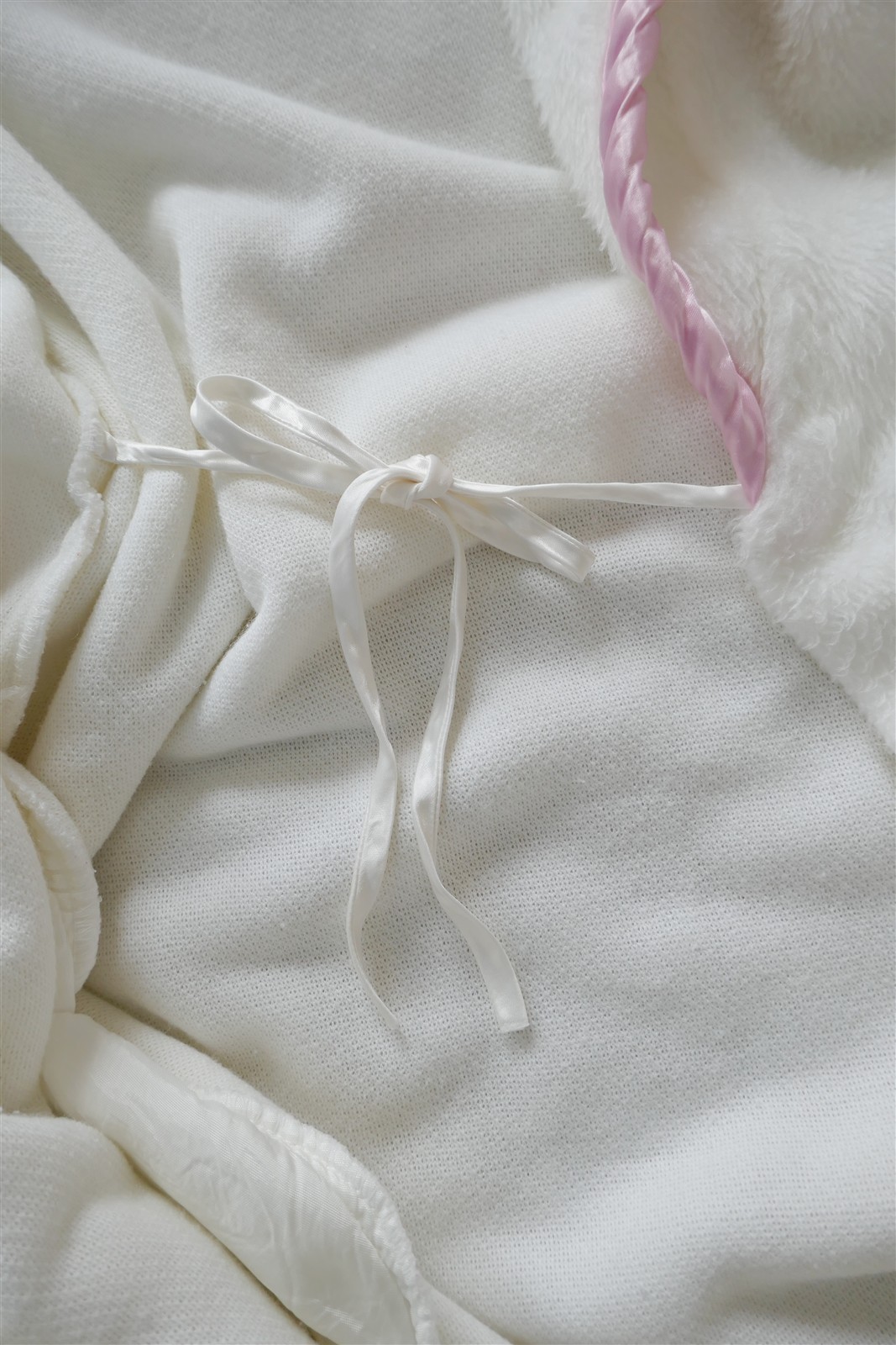 VTG Evelyn Pearson White Long Robe M EUC USA Faux Mink Fur Pockets Pink Trim