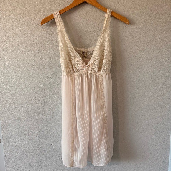Vintage In Bloom Light Pink Cream Butterfly Lace Nightgown Women’s Size Large