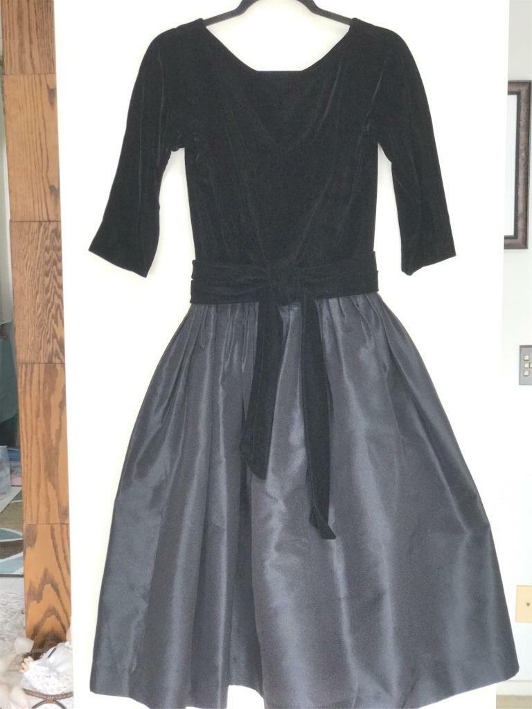 Darling Vintage SUZY PERETTE Dress ~ Black Velvet and Tafetta ~ 1950s