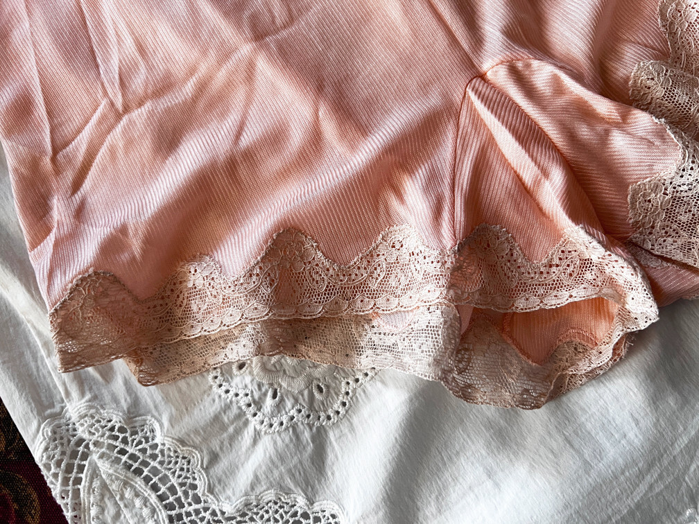 Vintage 1940s Pink Satiny Rayon Marie Rohr Lace Tap Panties X Small