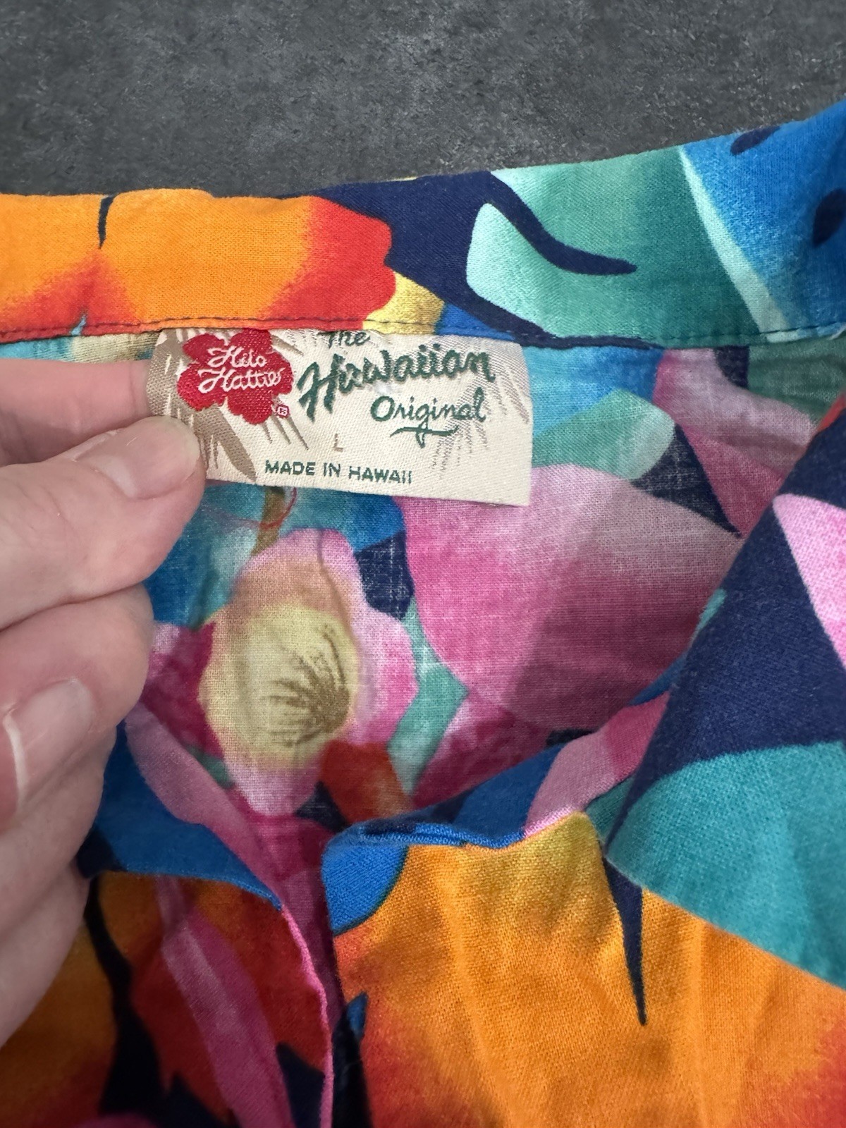 Hilo Hattie Vibrant Floral Hawaiian Shirt Women’s L