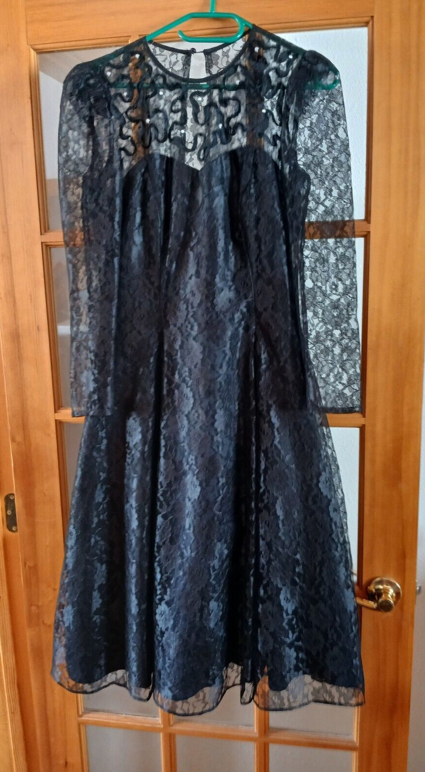VINTAGE MEMORIES CHANTILLY LACE DRESS W/ CRINOLINE AND BEAD RIBBON TRIM SZ S/M