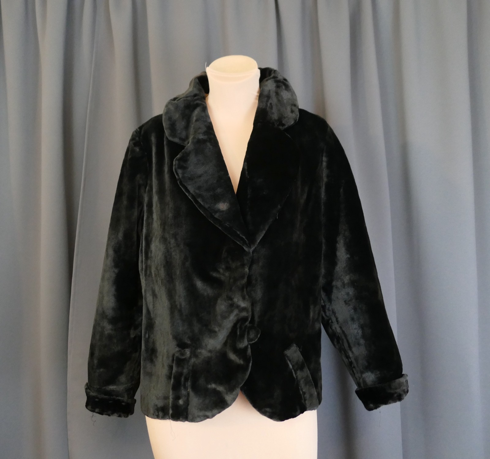 Antique Black Thick Velvet Coat 1800s 1900s, fits 38 inch bust Victorian Jacket