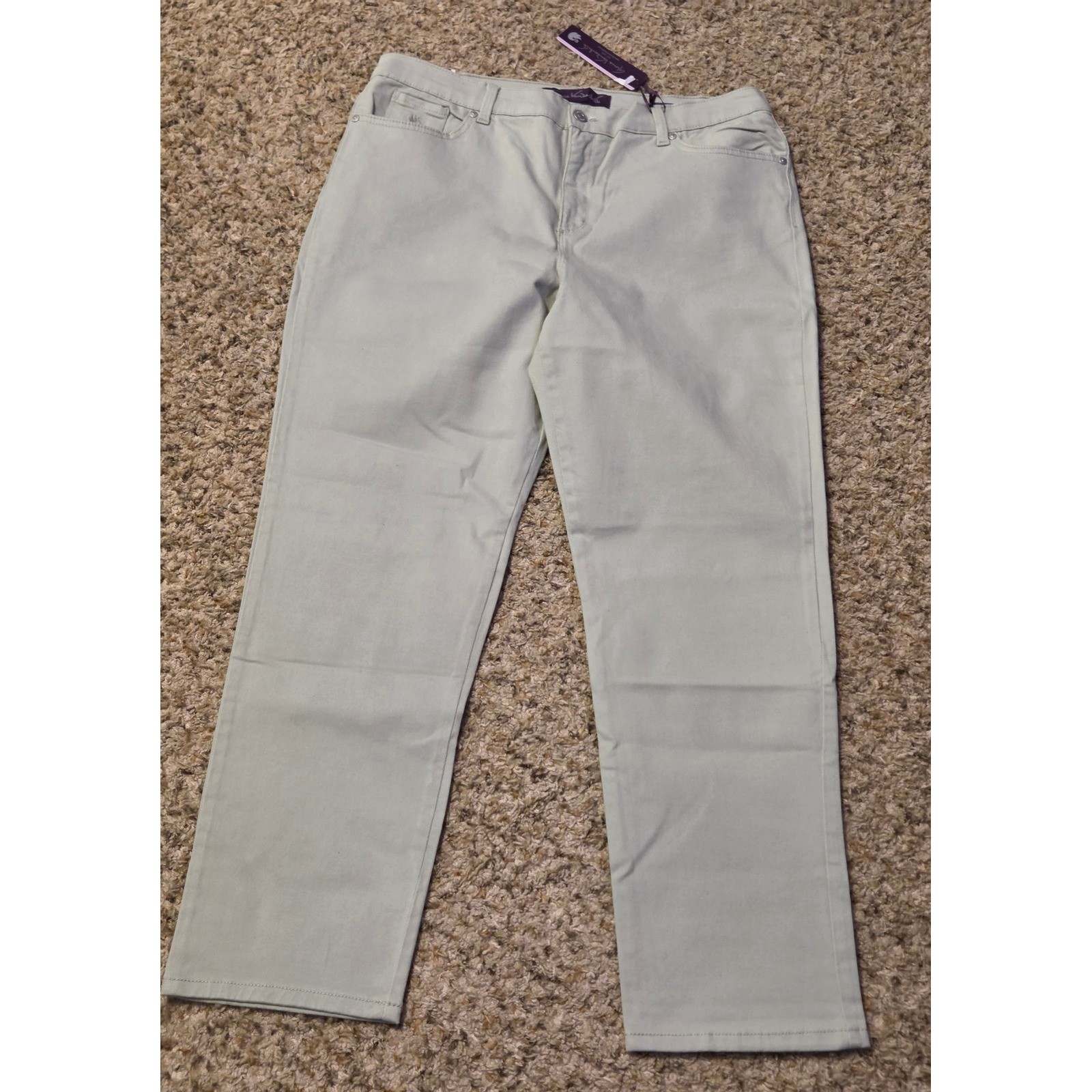 NWT Gloria Vanderbilt Amanda Heritage Fit Pants Women’s Size 16 Green