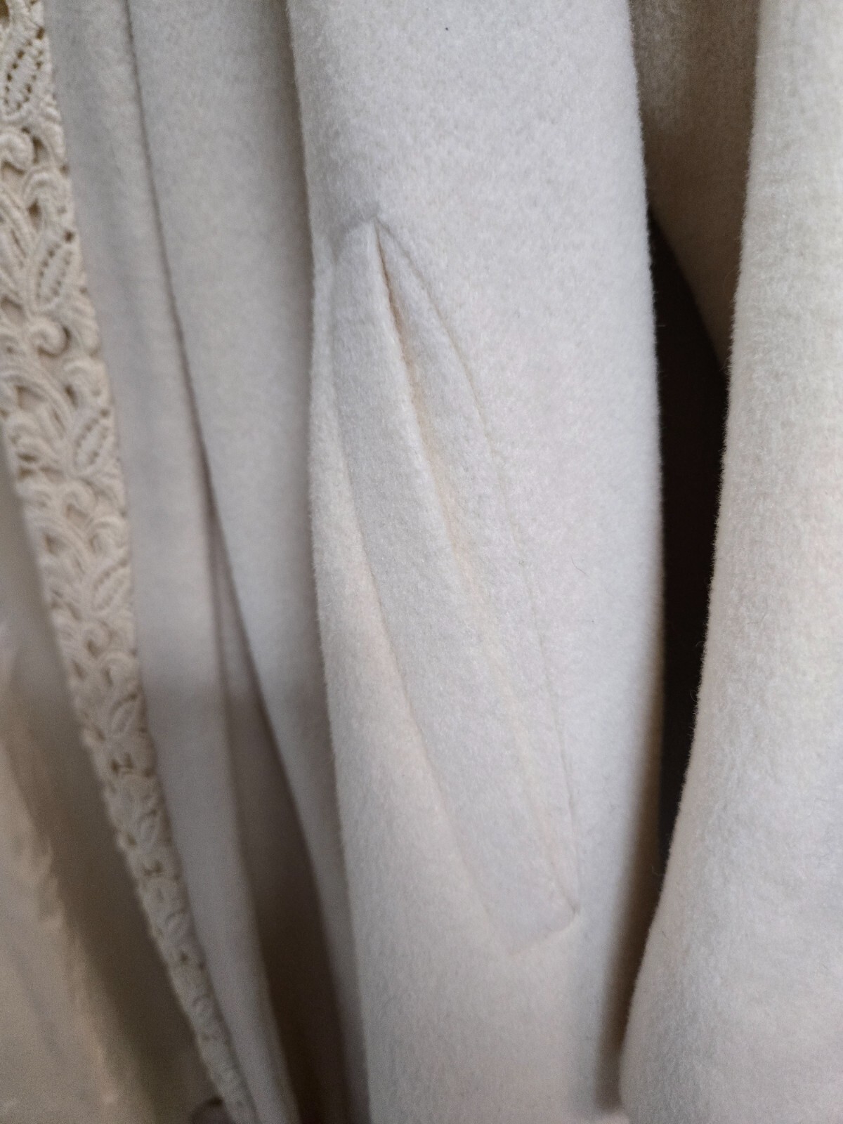 Andrea Women’s Coat Size 8 Cream With Eyelet Lace Trim 70% Wool Lined UEC