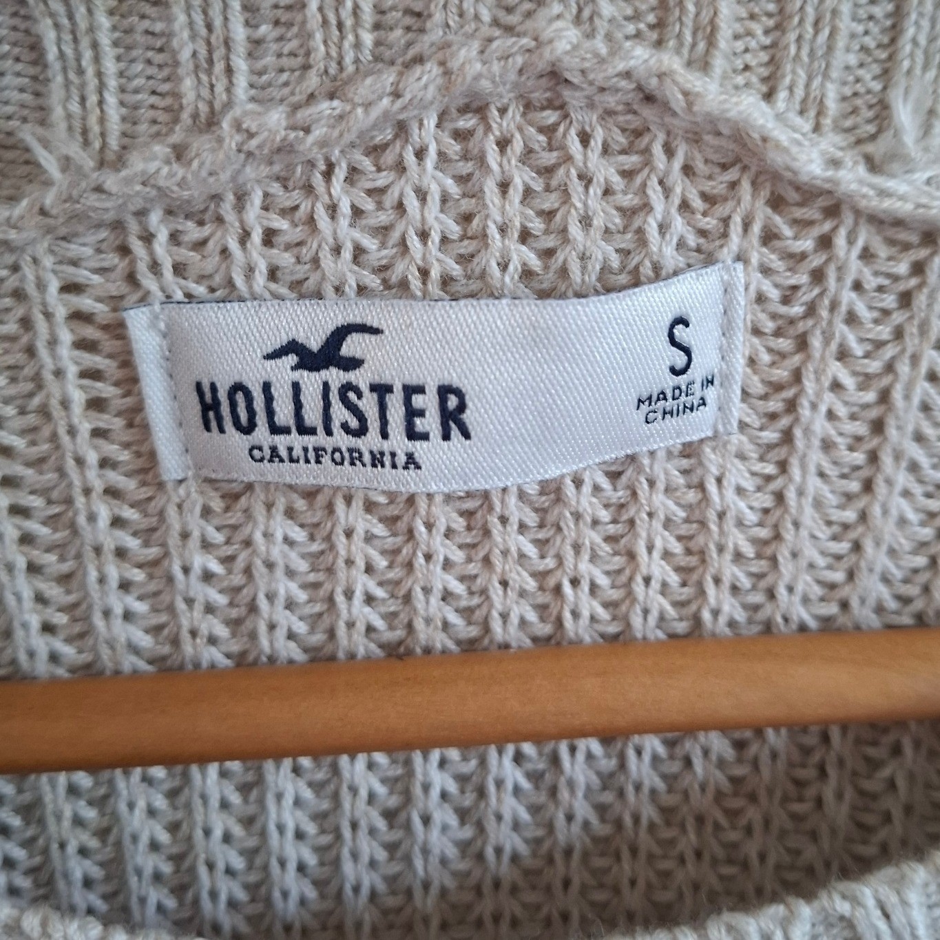 Hollister Beige Knit Sweater Hi Low Hem Preppy Casual Relaxed Soft Academia Sz S