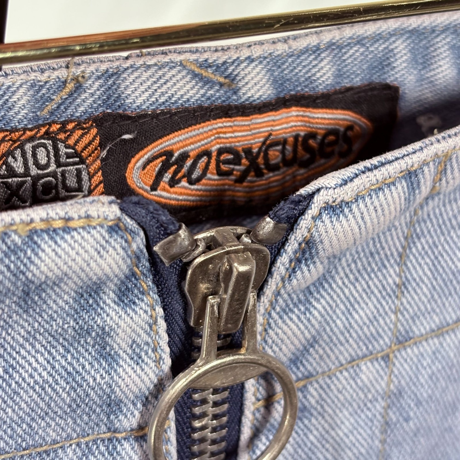 Vintage No Excuse Y2K Women’s Light Wash No Pocket O Ring Zipper Denim Jeans 30″