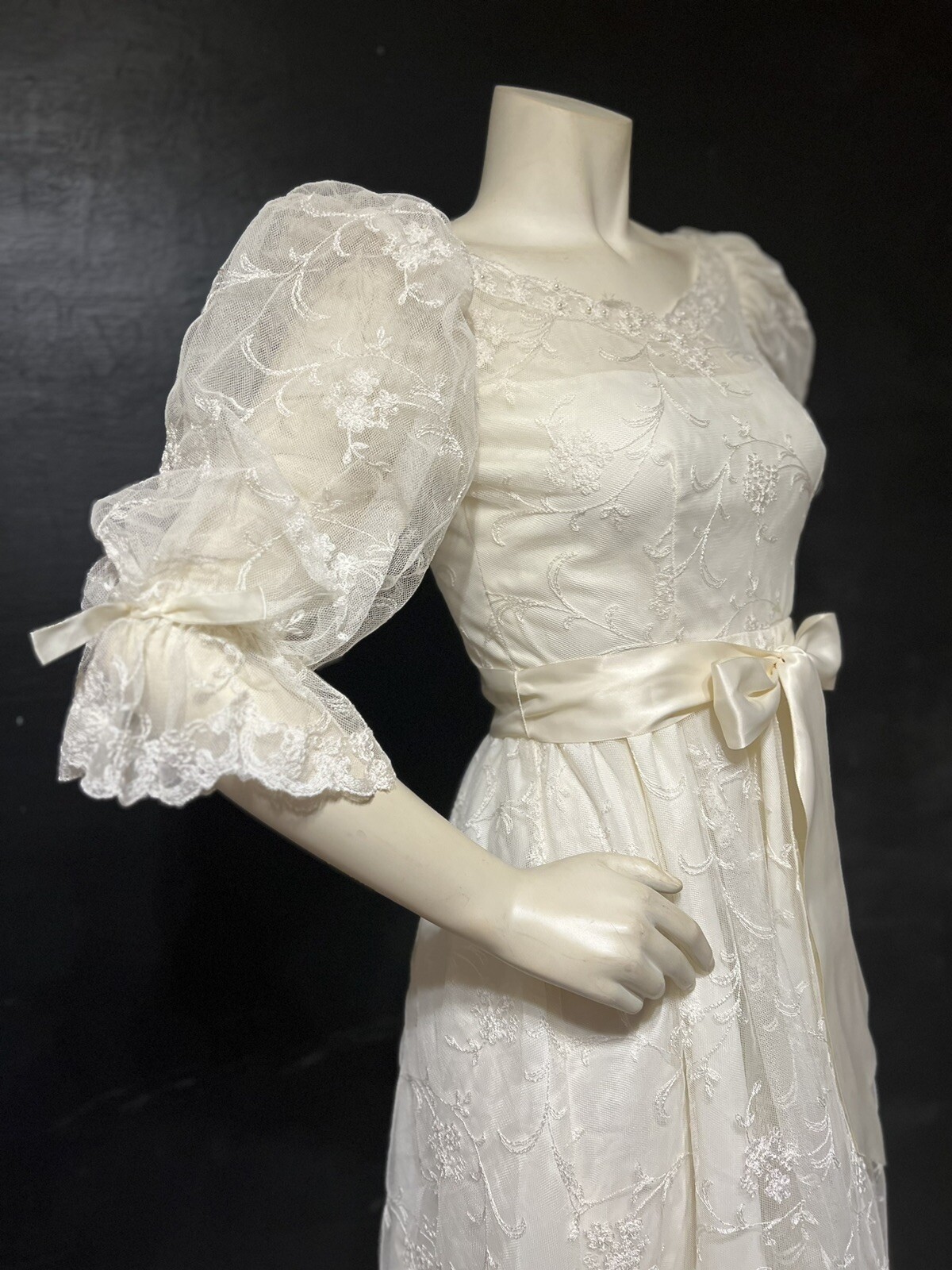 VTG 1980s ILGWU Lace Dress Square Neck Puff Sleeves Full Skirt Princess Style M