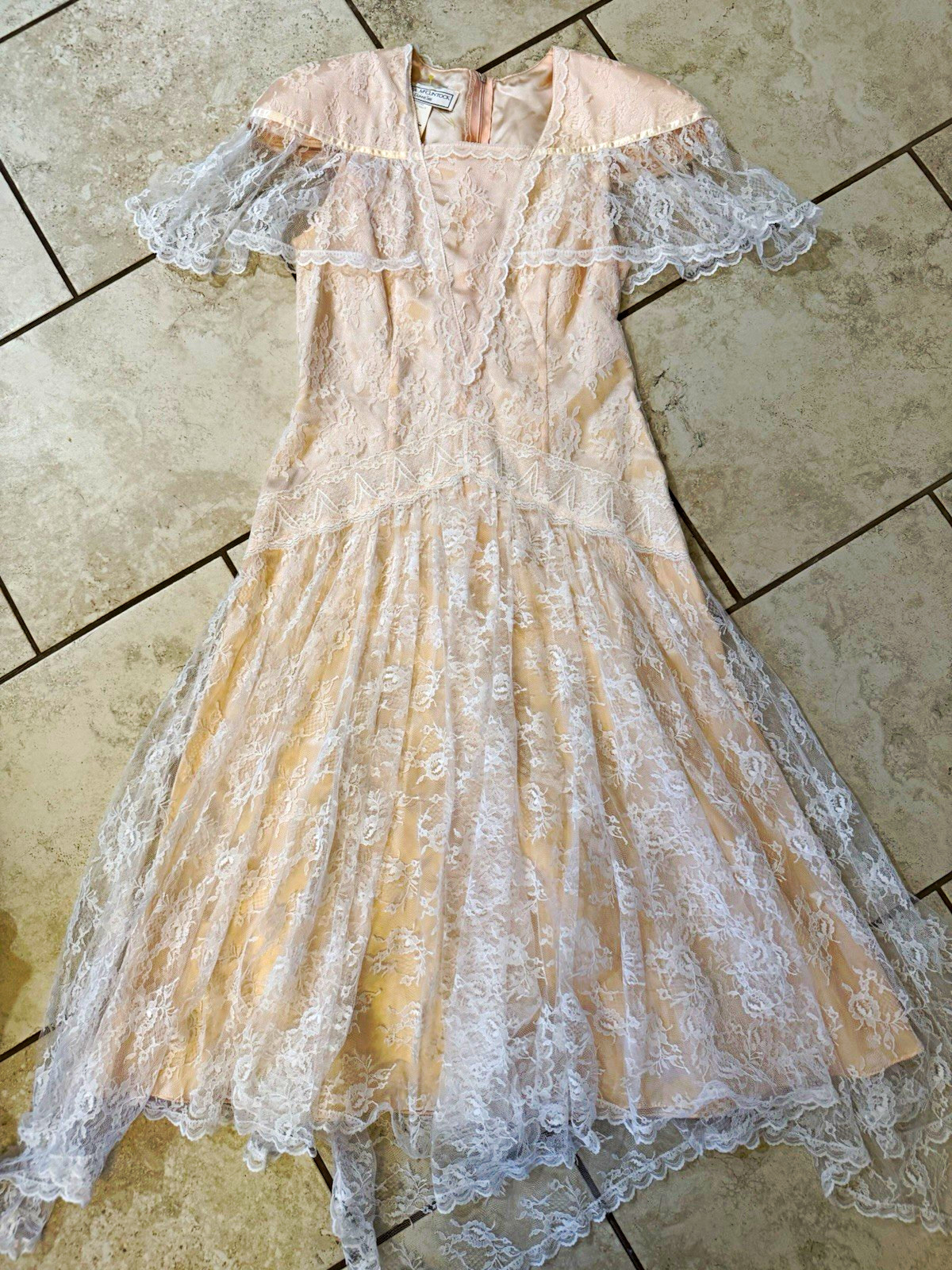 Jessica McClintock Gunne Sax Ivory Lace Capelet Overlay Dress 1980s Size 7
