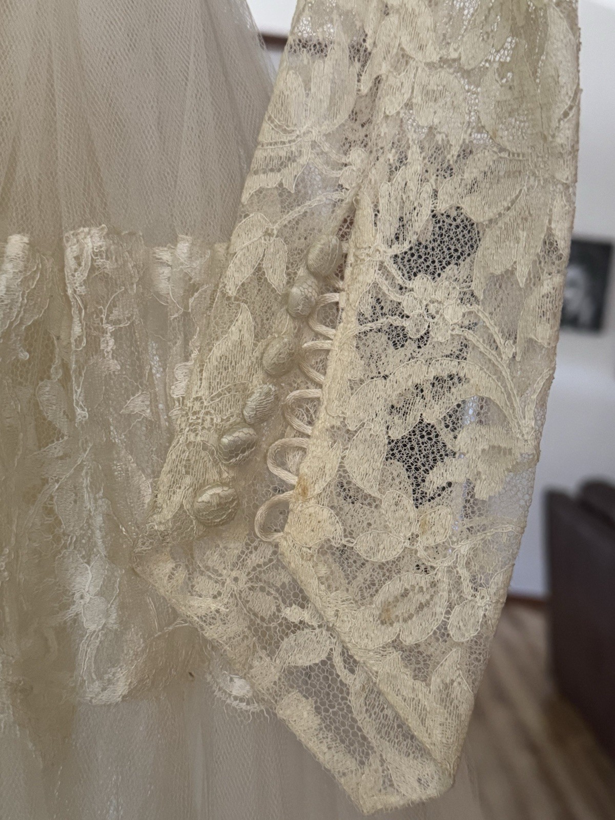 Vintage 1950s Ivory Wedding Dress, Lace And Tulle, XS,