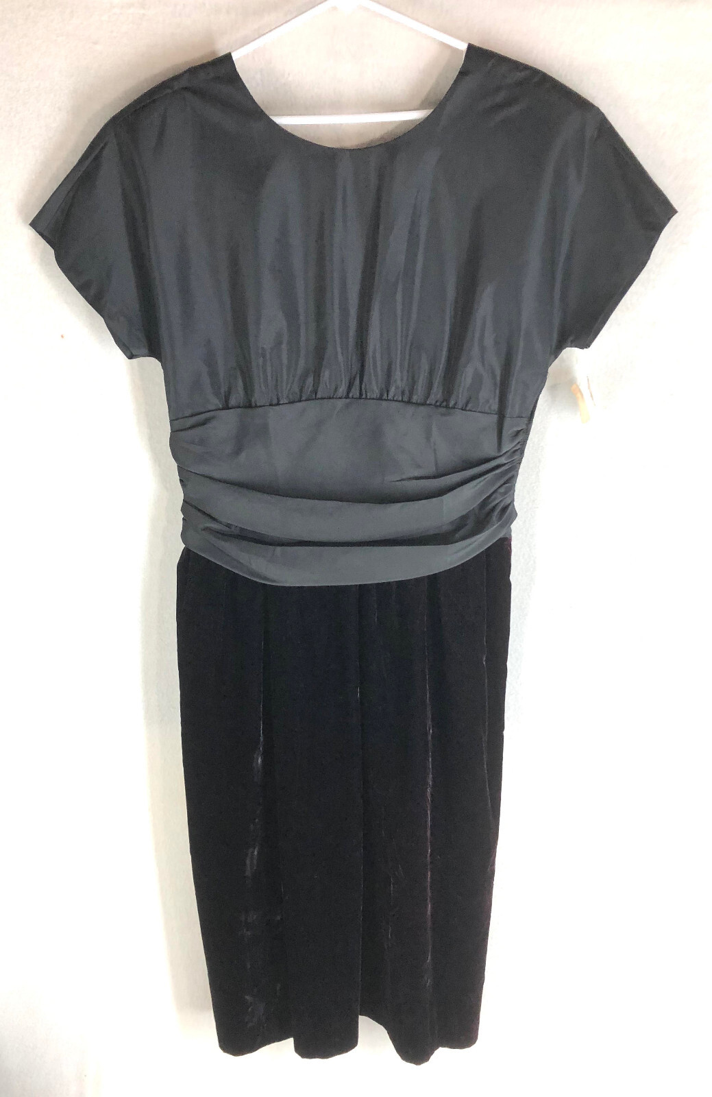 Vintage AMY DEB dress sz 14 Fitted Gathered Waist Velvet Skirt Low Cut Back Bow