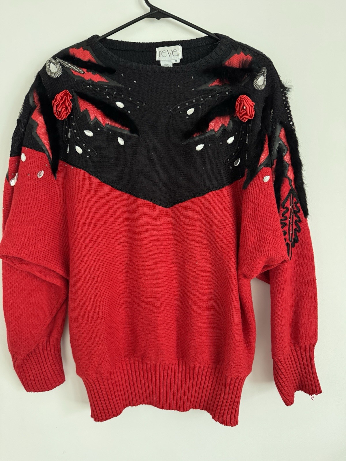 VTG EMINENT SWEATER „M” CREW NECK SCHOULDER PADS BEADED WITH RED FLOWERS