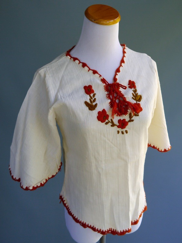 VTG 70s Mexican Cotton Gauze Top Floral Embroidery Yarn Crochet Trim NOS New S