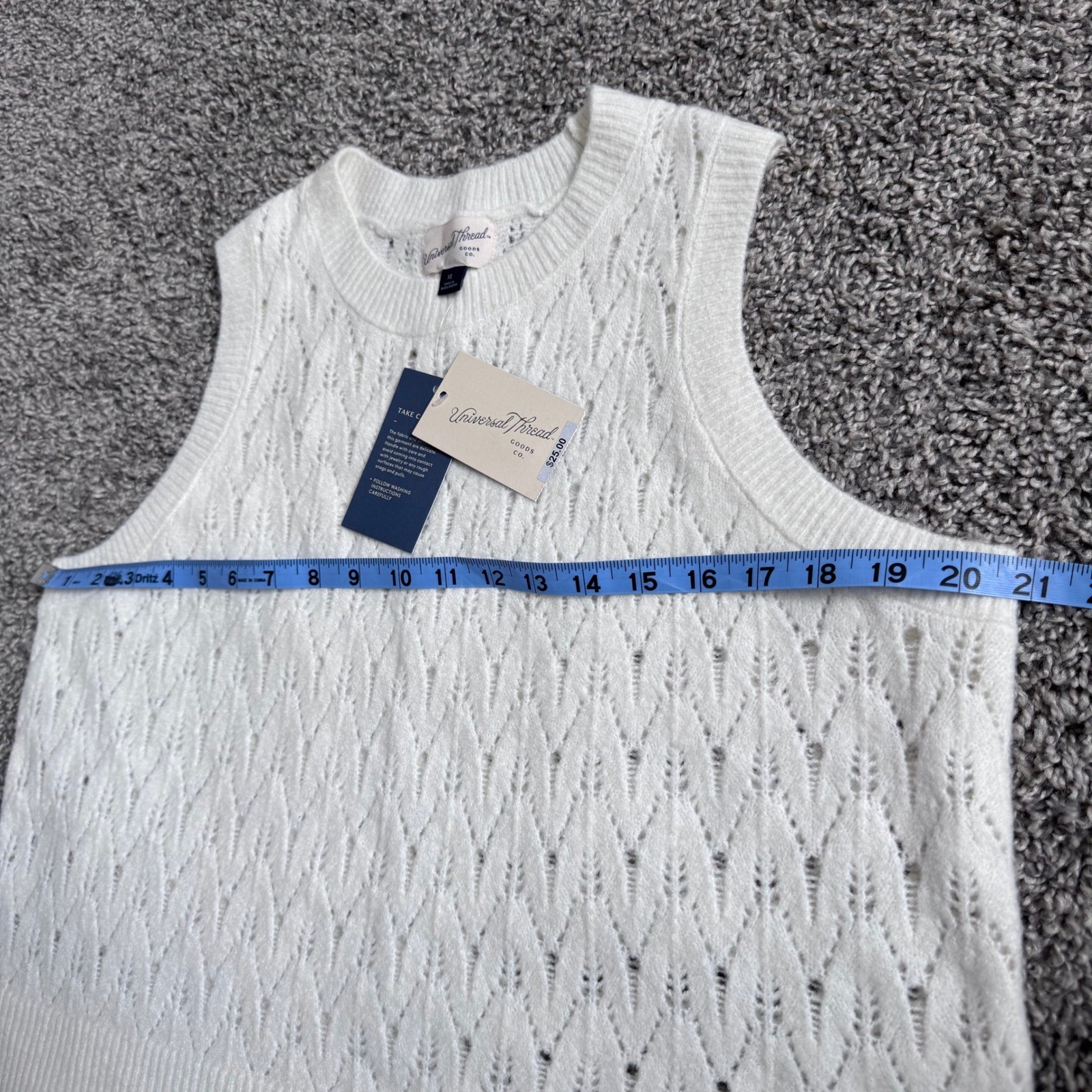NWT Universal Threads Cream Knit Sweater Vest Preppy Women’s Size XL Minimalist