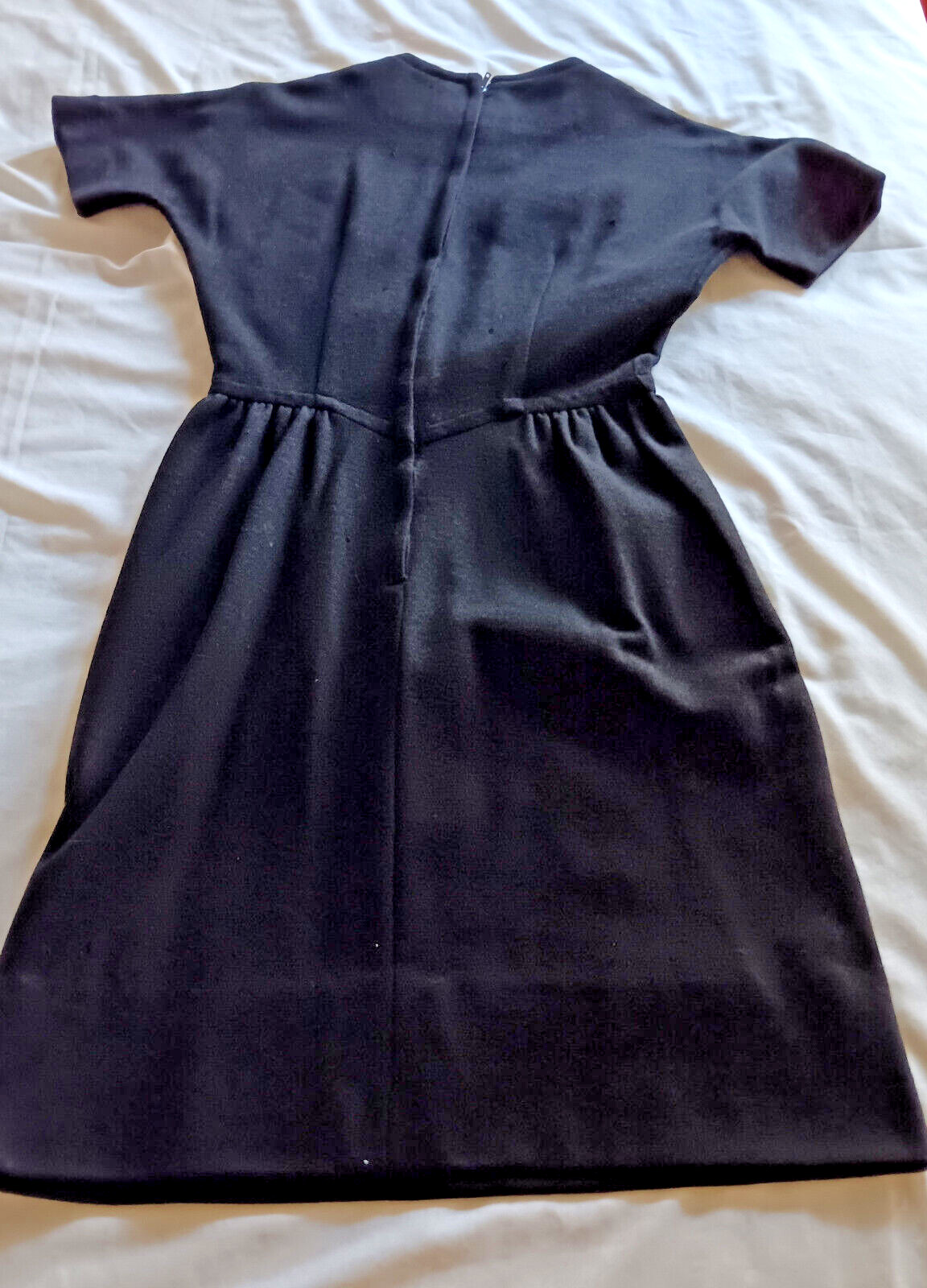 VINTAGE EARLY 1960’S HELEN WHITING LITTLE BLACK DRESS SHEATH GOOD HOLES SZ 6-8?