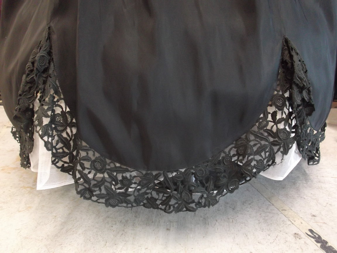 30s 40s Black Rayon Taffeta & Heavy Lace „Miss Kitty” Vict.Style Gown sz S