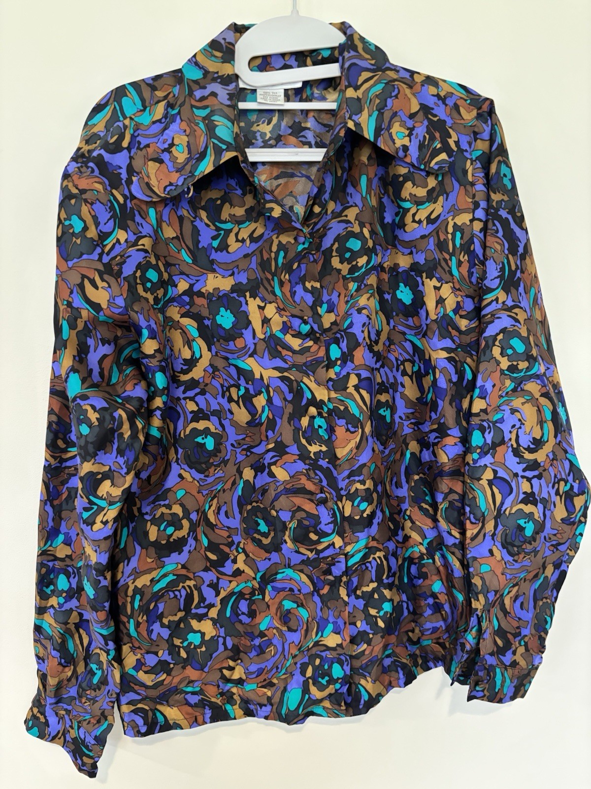 Doncaster 1980th VTG Silk Blouse Abstract Artsy Rear Buttons Purple Green