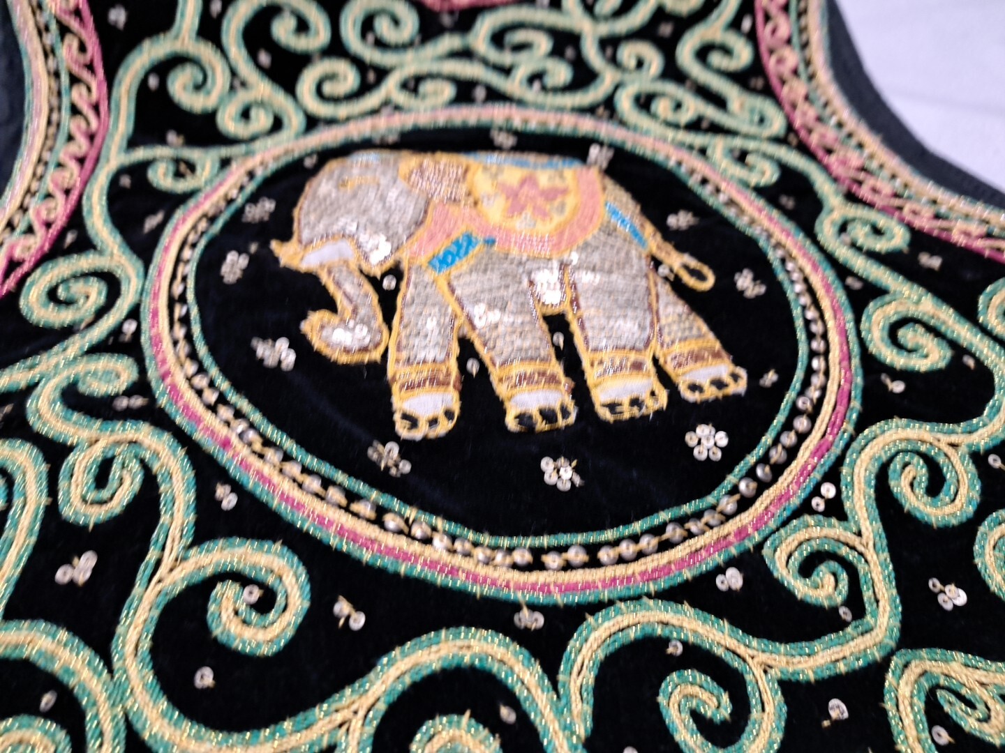 Vintage Carol Horn Workshop 3D Elephant Vest Embroidered Beaded Sequin Boho M/L