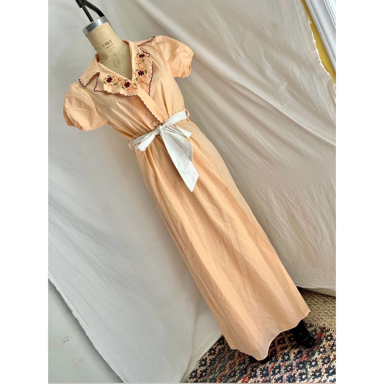 Seats 1970’s peach cotton embroidered robe duster wrap dress small