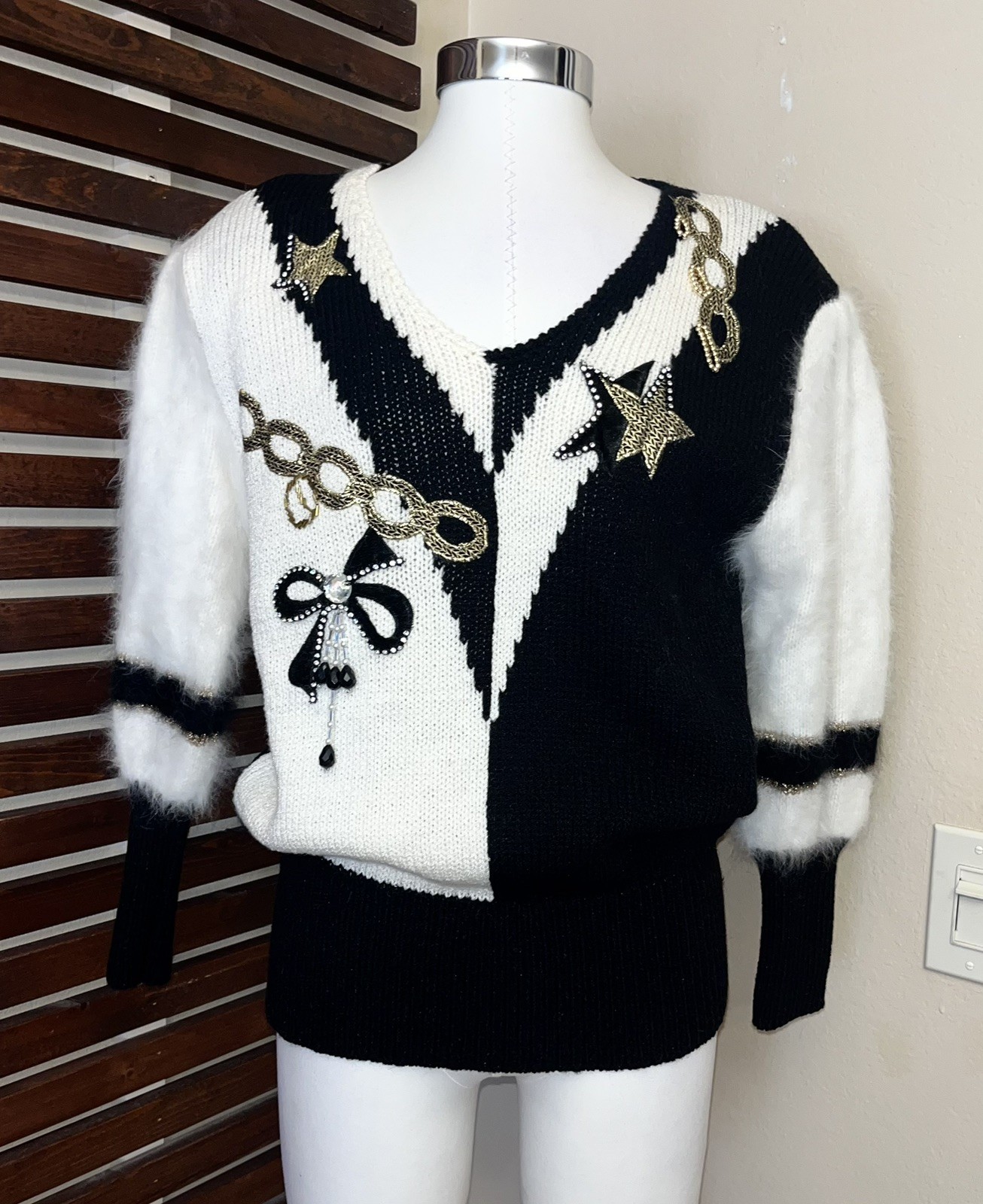 1980s 80s Vintage Black White Gold Star Beaded Rhinestone Long Sleeve Sweater M