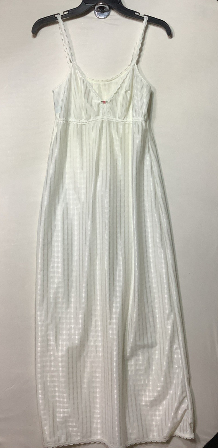 Vintage Silky Nightgown/Lingerie/Slip Pippa Dee Nylon 92cm/36″ White