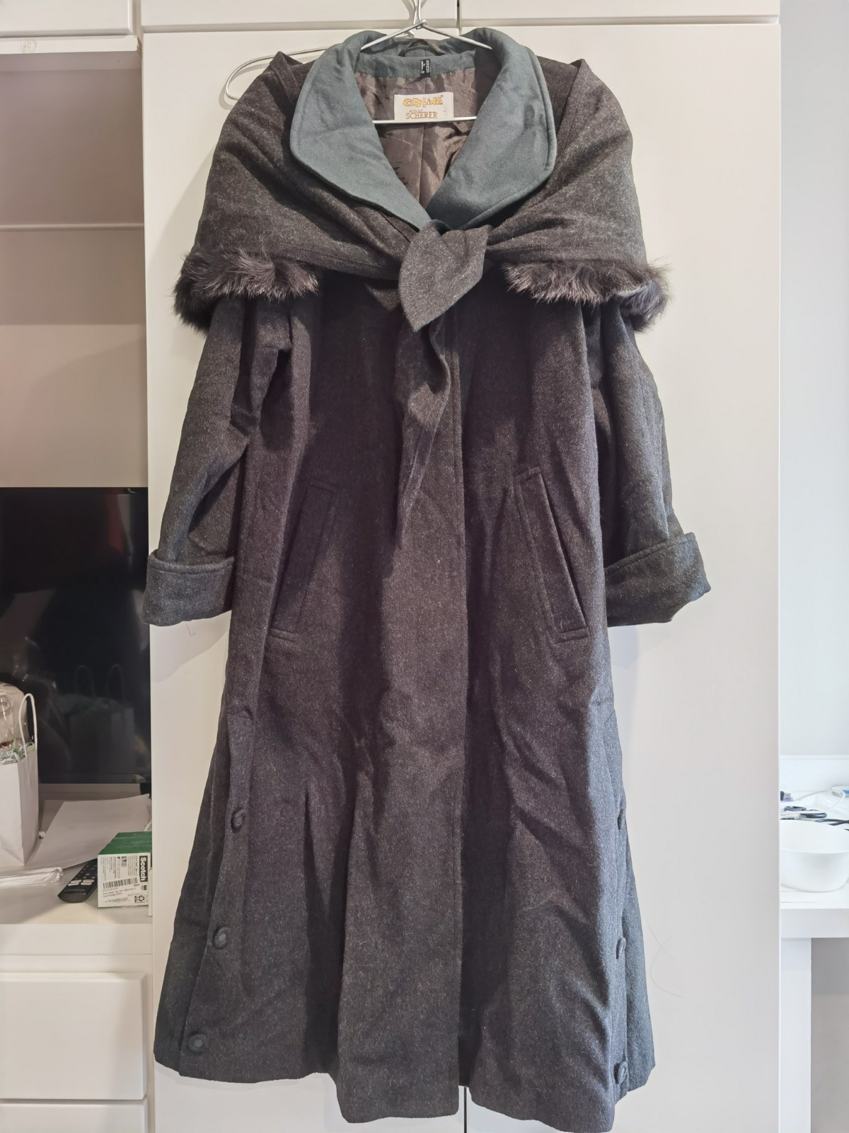 【SALE】Vintage 1970s–1980s Designer Wool Winter Coat with Detachable Cape – IT 42