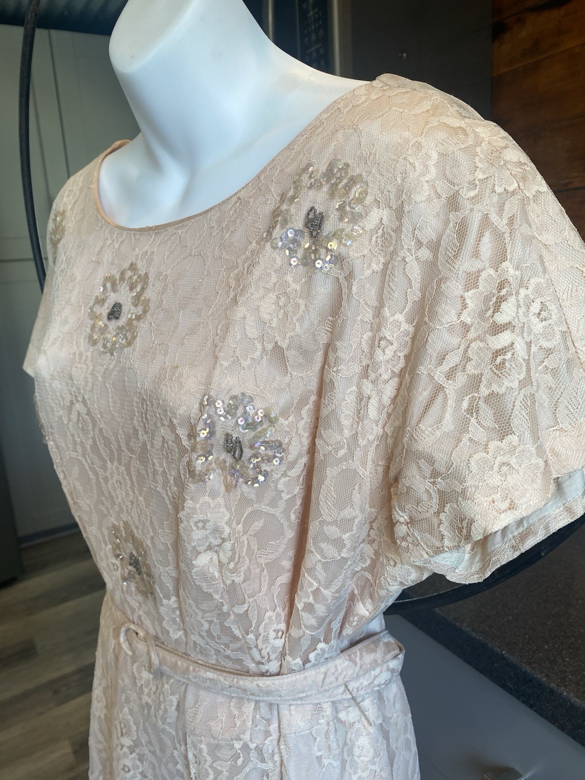 True VTG Handmade 50’s lace Rhinestone Cocktail Dress Ivory Peach 46” Bust