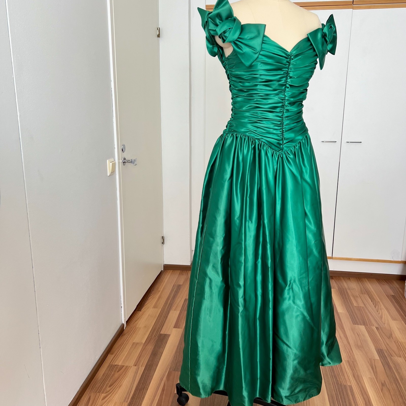 1980s JOHN CHARLES Green Off Shoulder Prom Gown Romantic Party Evening Dress
