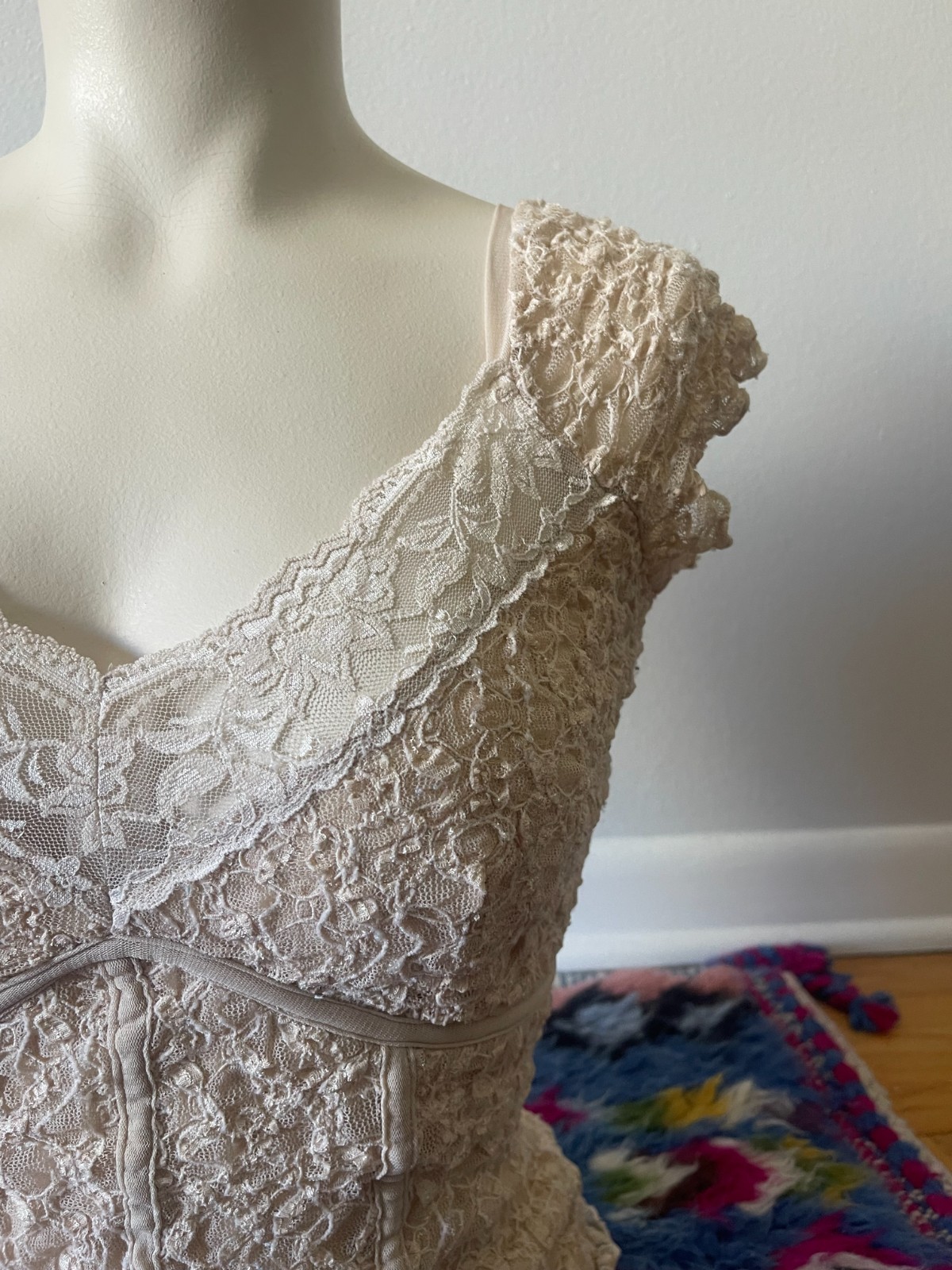 Vintage Y2K New York & Company Ivory Ruched Lace Sweetheart Corset Style Top XS