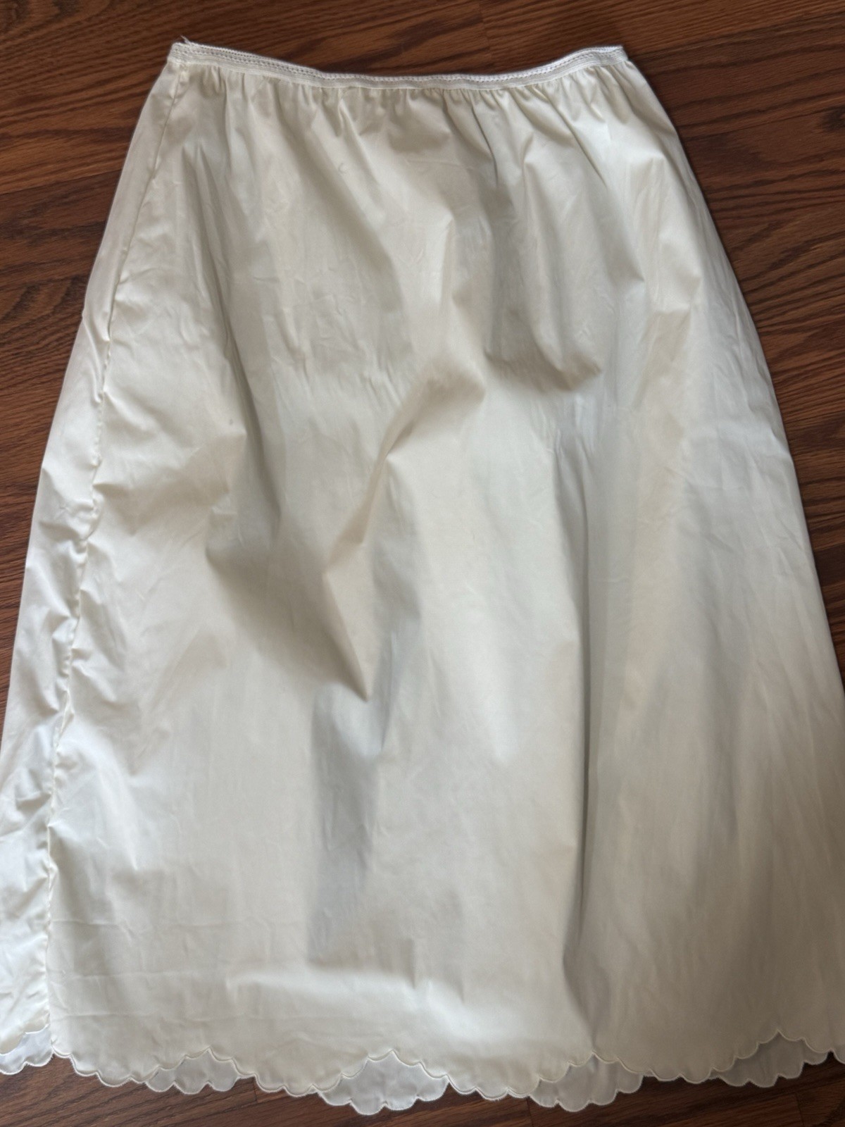 Beautiful Vintage Fischer Brand Half Slip Size Large , Scalloped Hem