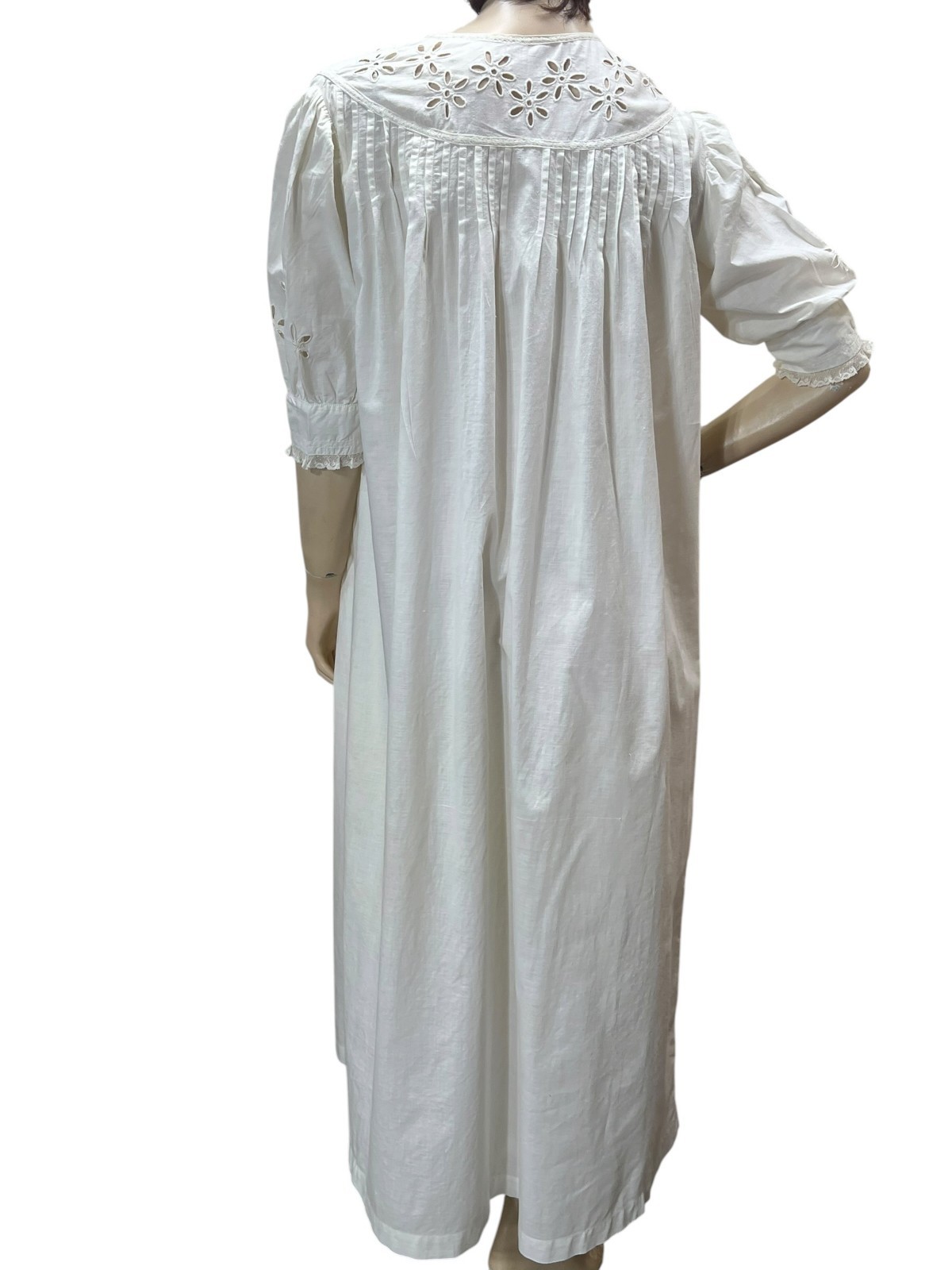 Vtg Early 1900s Creamy White Cotton Nightgown Hand-Stitched Eyelet Lace Trim