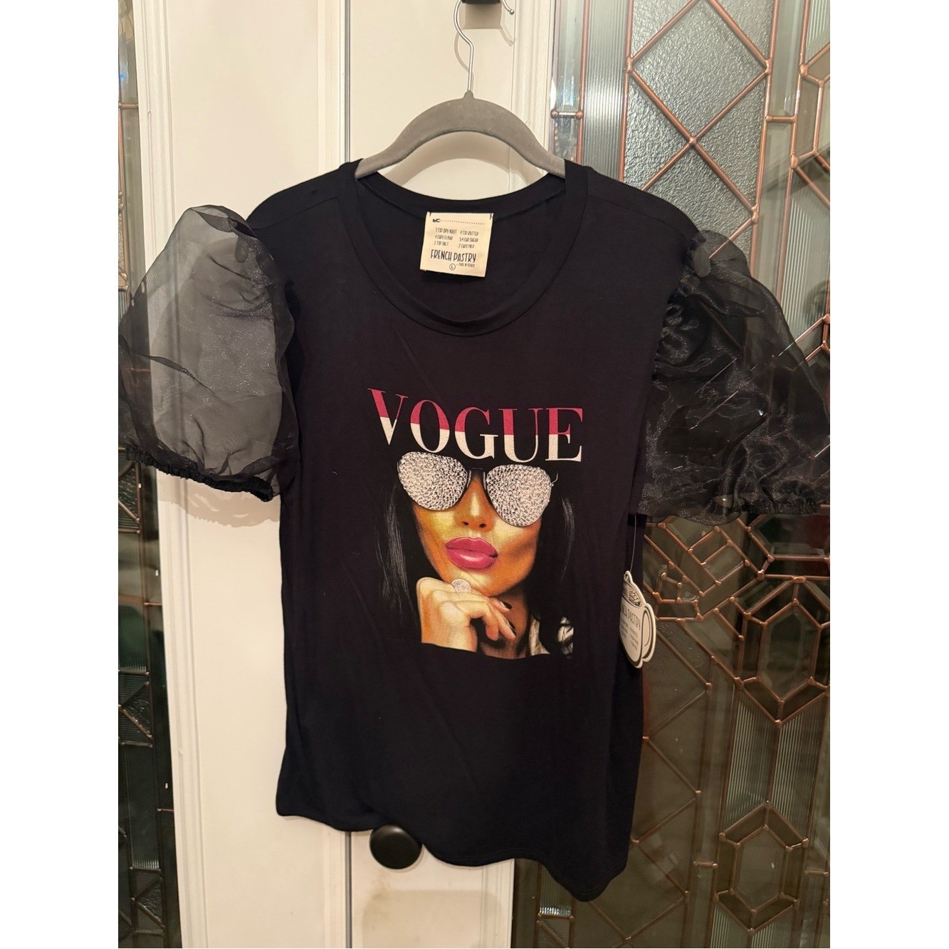 french pastry Black 'Vogue’ Graphic Puff-Sleeve Tee NWT Size LG