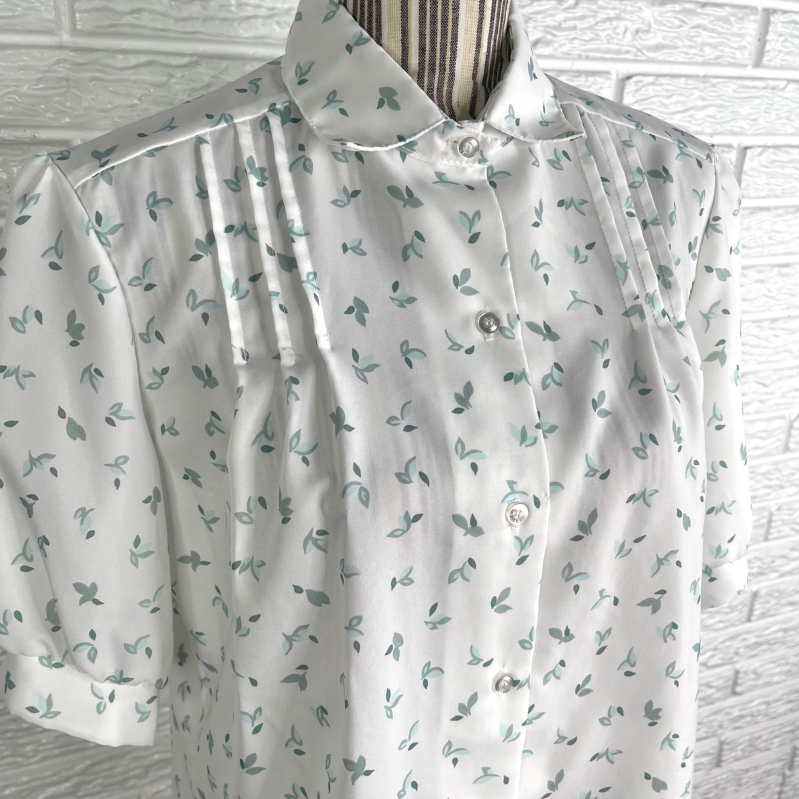 Vintage 70s Cos Cob Ditsy Floral Blouse Shirt Pintuck Detailing Size 15/16