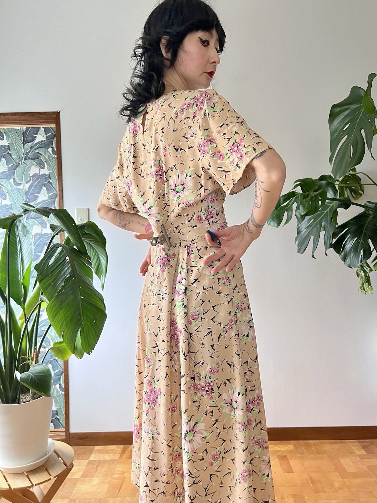 40s 50s Cold Rayon Crepe Floral Swing Tea Dress Ruffle Day Dress Pin Up M/L