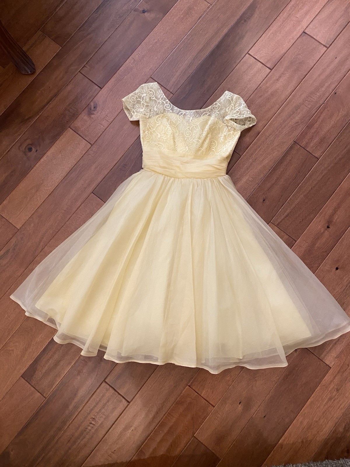 Beautiful yellow vintage 50s 60s Prom Party dress S M