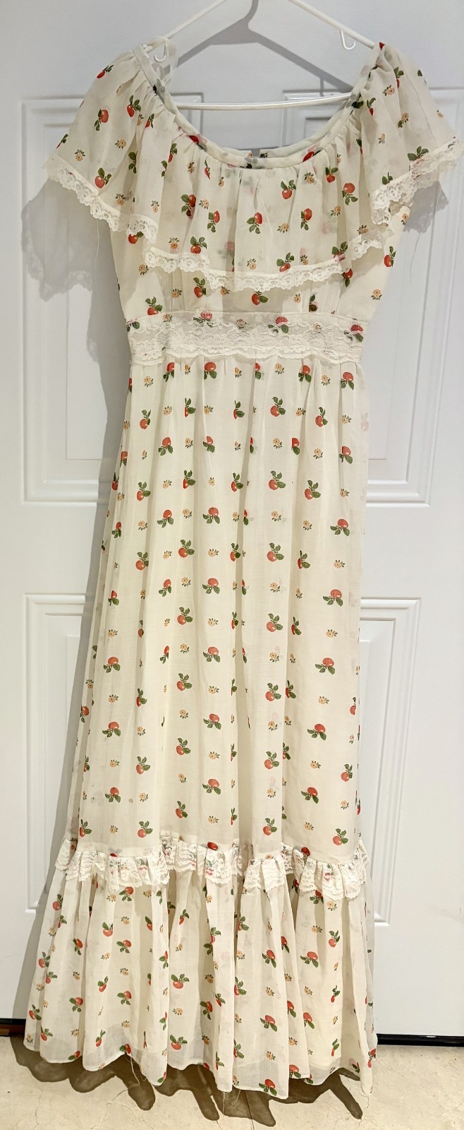 Vintage 1970s Union‑Made Peasant Maxi Dress Apple Print Lace Trim Size 7 USA