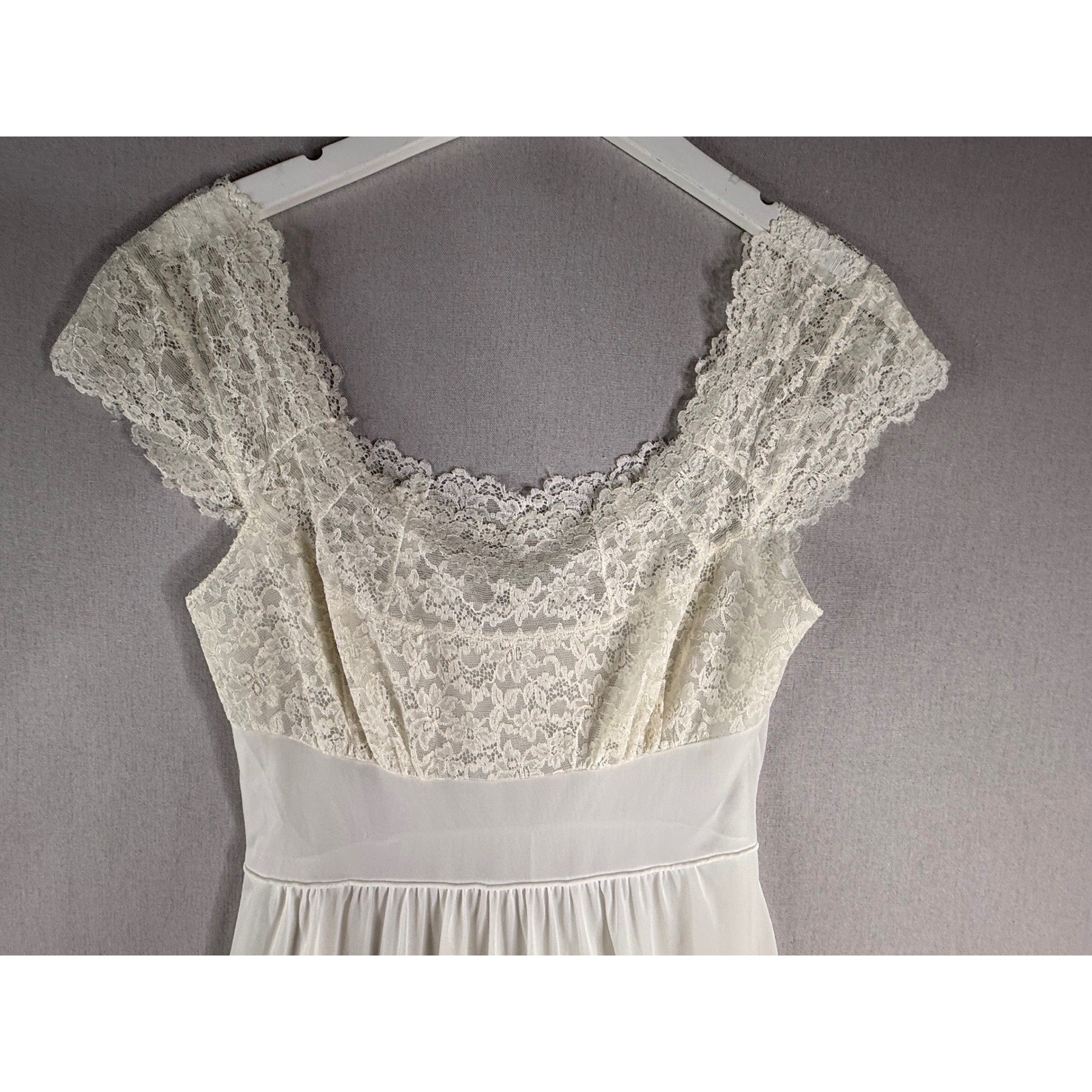 Carter’s Vtg Lace Nightgown Womens 34 Small White Nylon Maxi Bridal Coquette