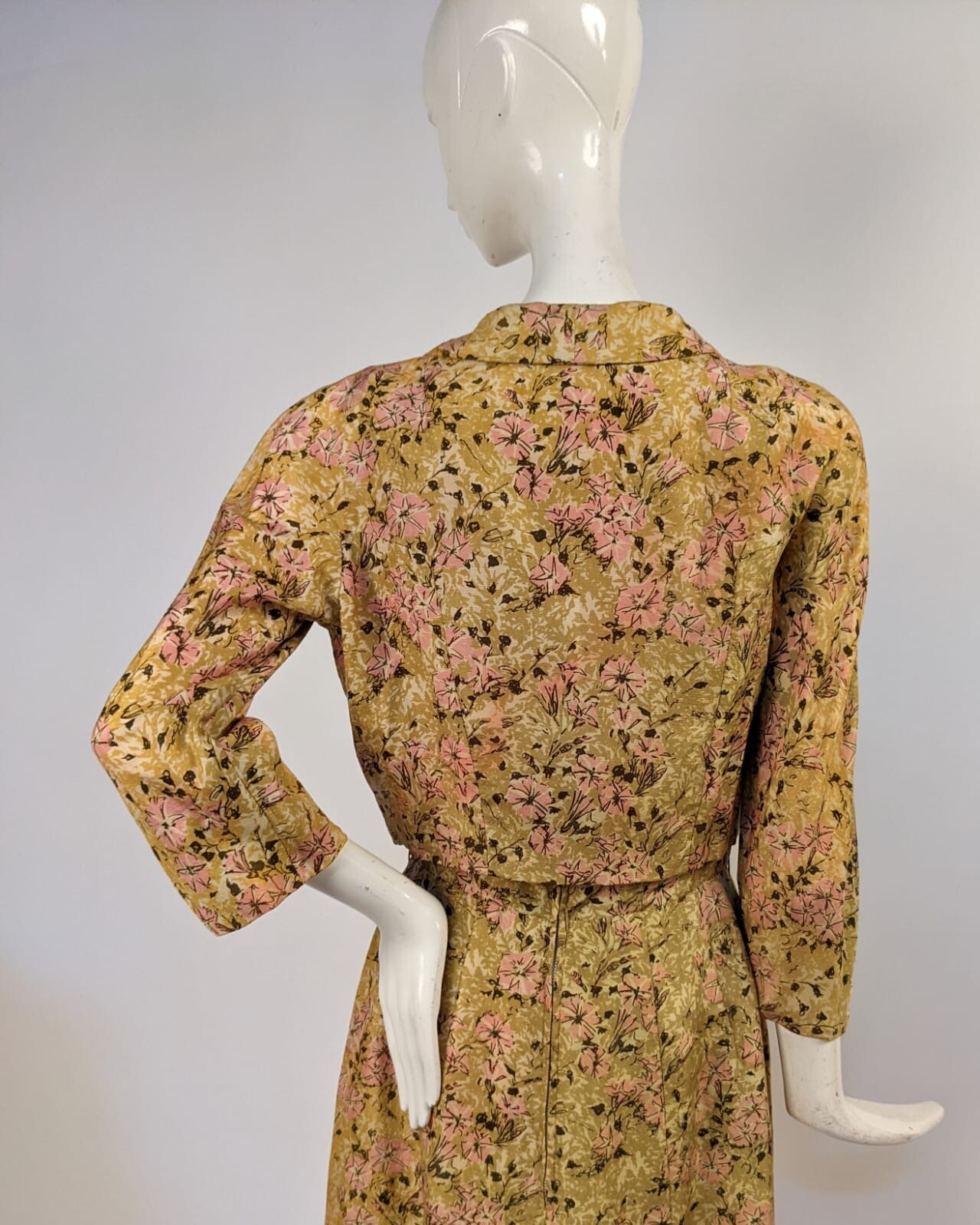 VINTAGE 1950’S HATTIE CARNEGIE FLORAL PRINT SILK DRESS & JACKET ENSEMBLE