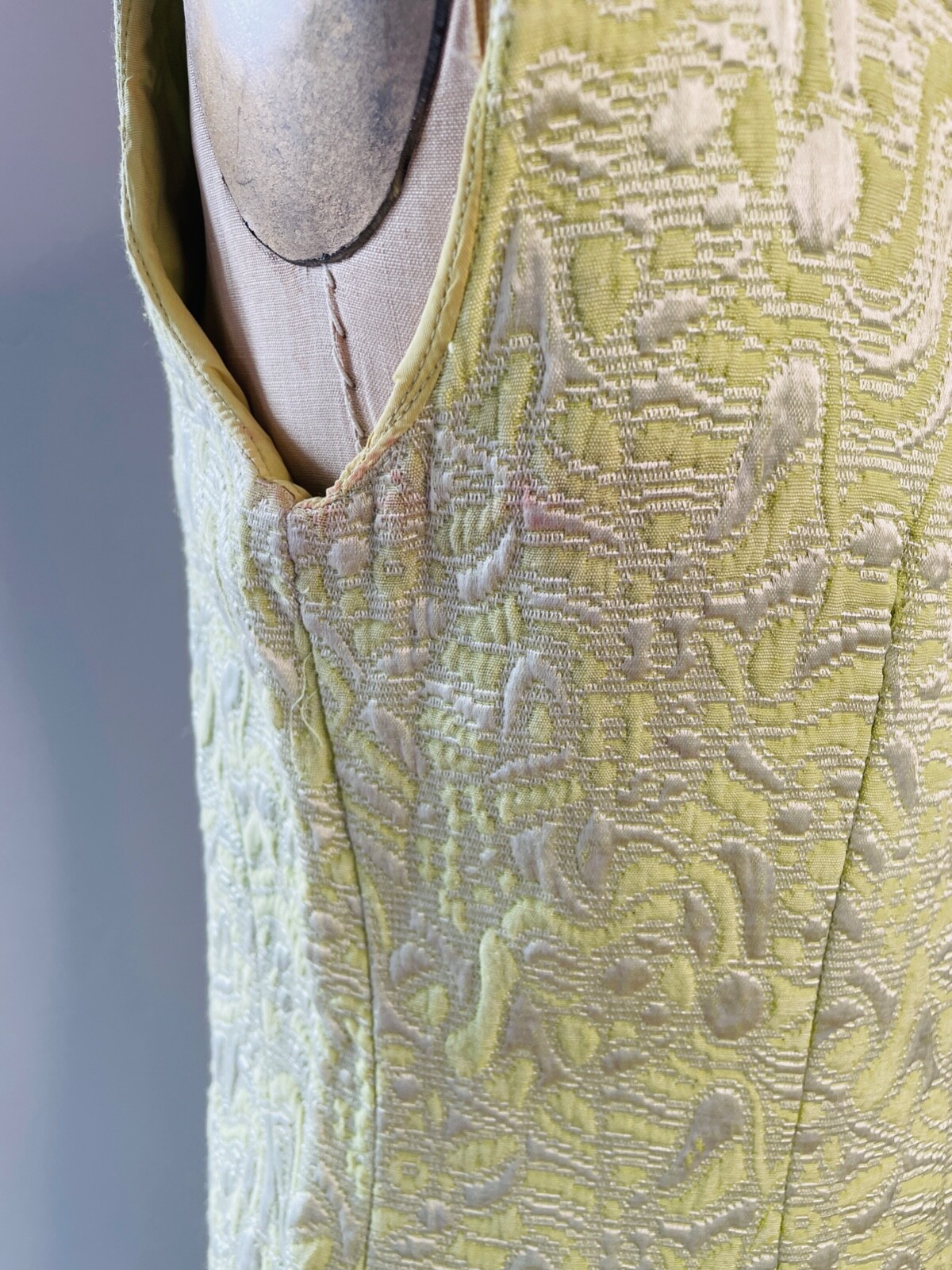 VTG MOD 60’S CITRON YELLOW-GREEN FLORAL JACQUARD MINI SHIFT COCKTAIL DRESS*S