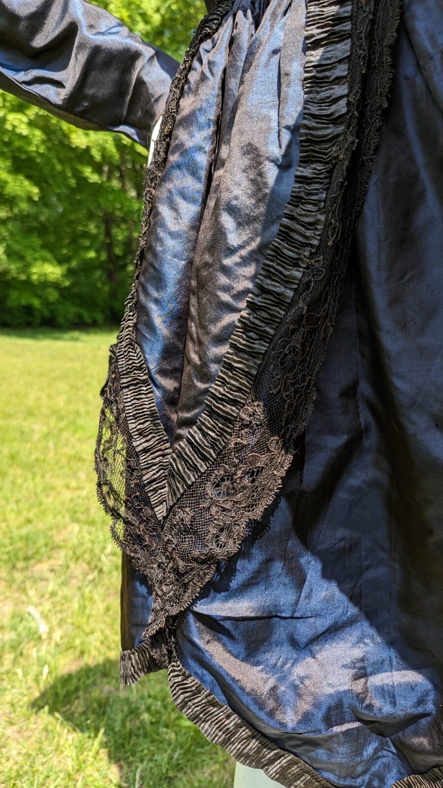 CIVIL WAR 1860’S PURPLE SILK TAFFETA JACKET W LACE TRIMMED POINTED TAIL DETAIL