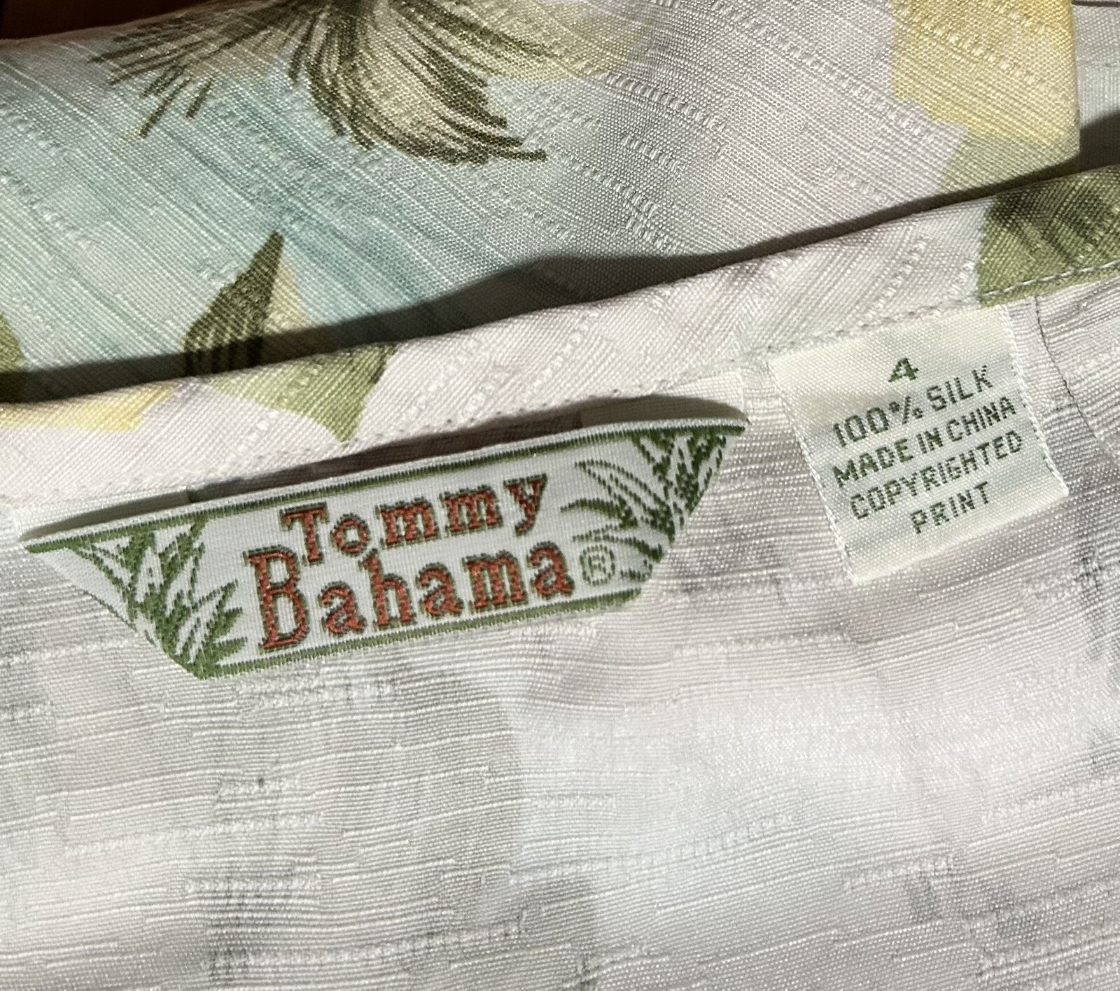 Tommy Bahama Wrap Skirt Womens Sz 4 100% Silk Hawaiin Tropical Vacation Vintage
