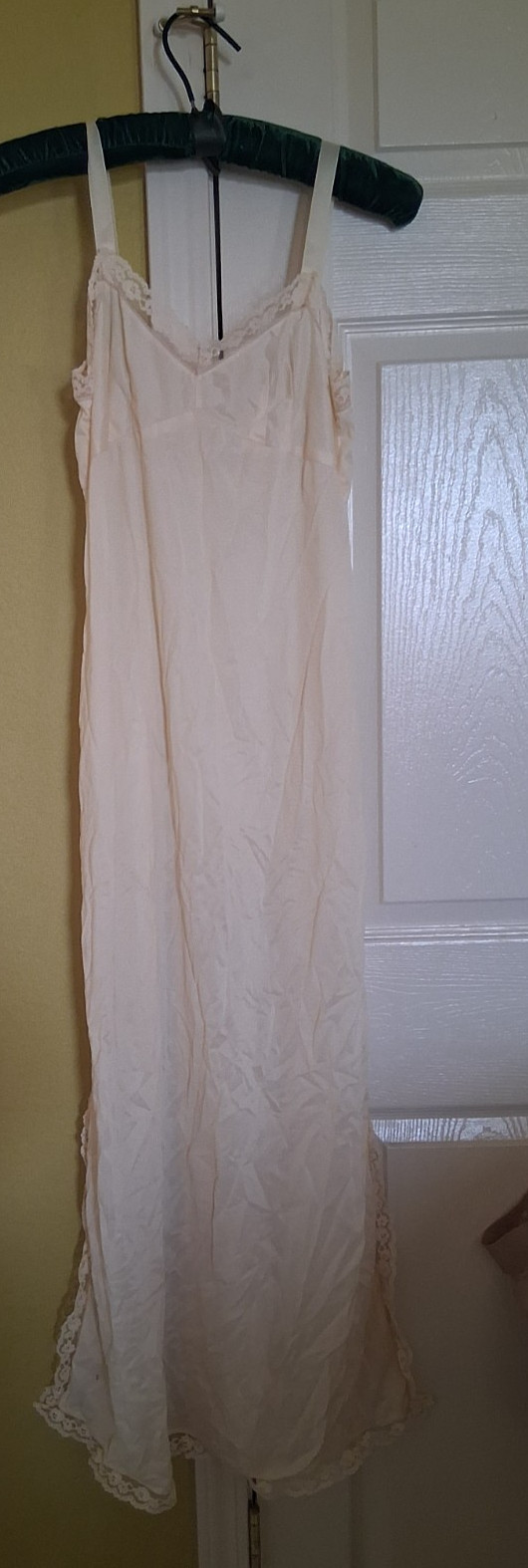 VNTAGE FLOOR LENGTH LONG BEIGE SLIP W/LACE TRIM, NO LABEL, LOOKS LIKE A SMALL SZ