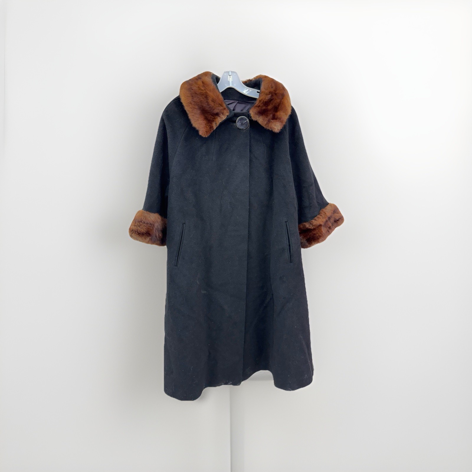 Vintage 1960s Wool Coat with fur collar And Trim Union Made, A-Line Size Large