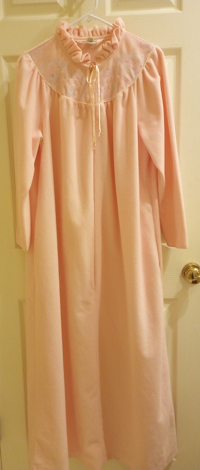 Lovely Vintage Famous Bodies Women’s Large 16/18 Pink House Robe Zips Pockets