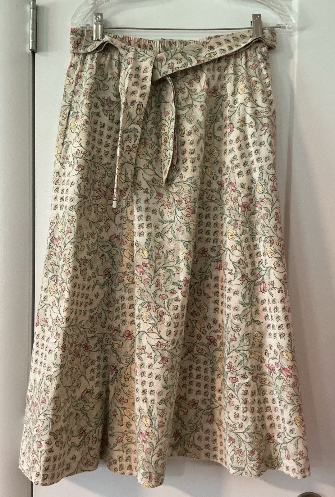 Vintage RUSS SPORT Beige Floral Midi Skirt Cottagecore A-line Pockets Tie Belt