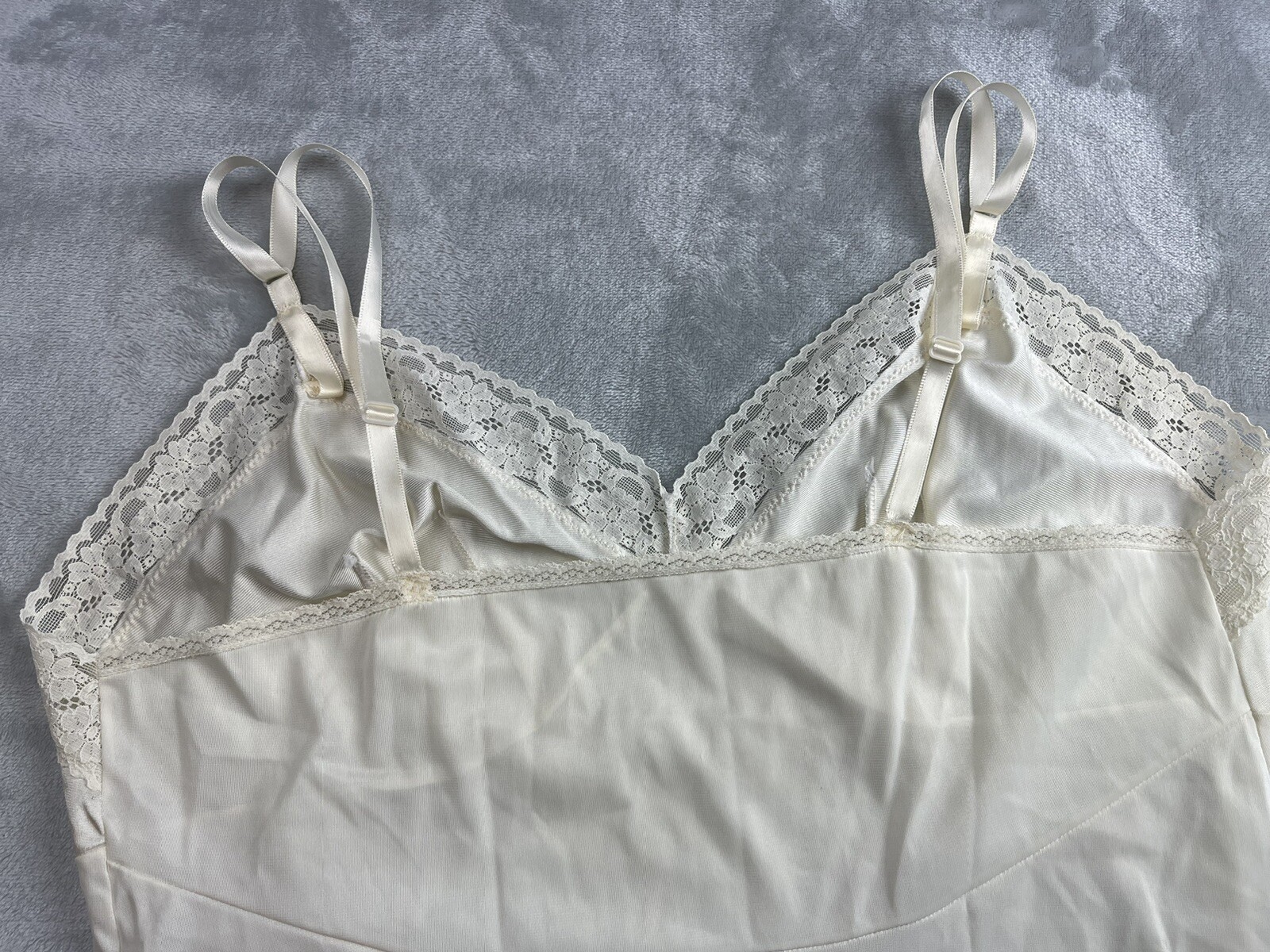 Vanity Fair Ivory Nylon Full-Length Slip Style 10-103 Size 38 24″/44 Lace Trim