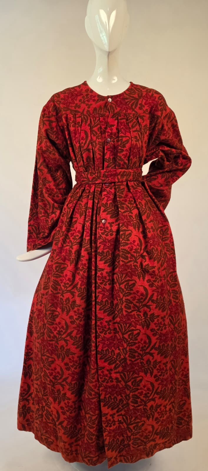 VICTORIAN 19TH C RED + BLACK FLORAL PRINT FLANNEL BUSTLE WRAPPER DRESS