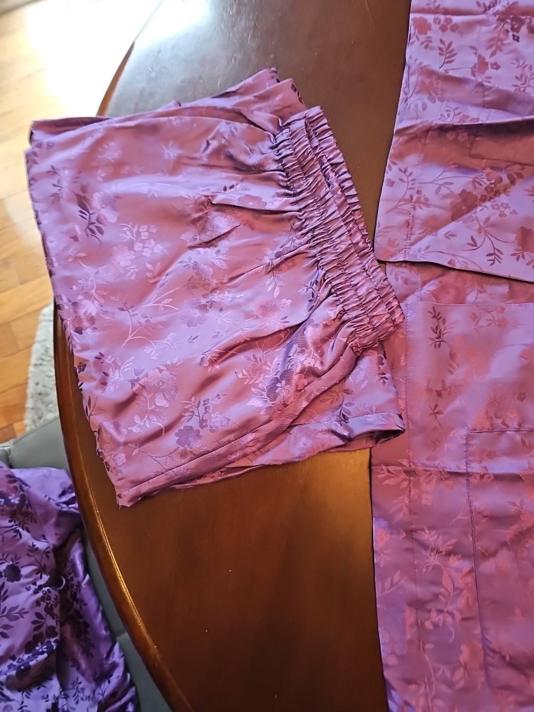New Vintage Bloomingdale’s Oriental 2 Piece Long Sleeve Pajama Set Purple Floral